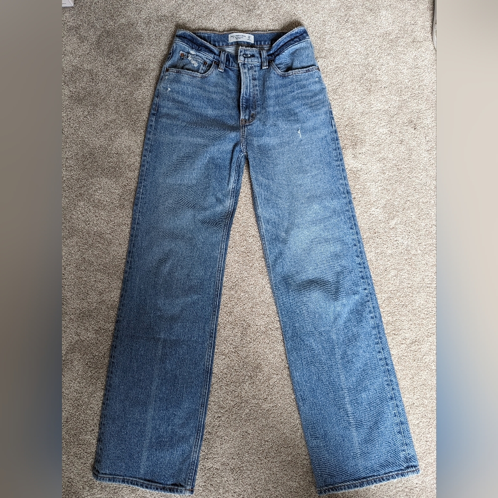 Abercrombie High Rise 90s Relaxed Jeans  Size 2/26